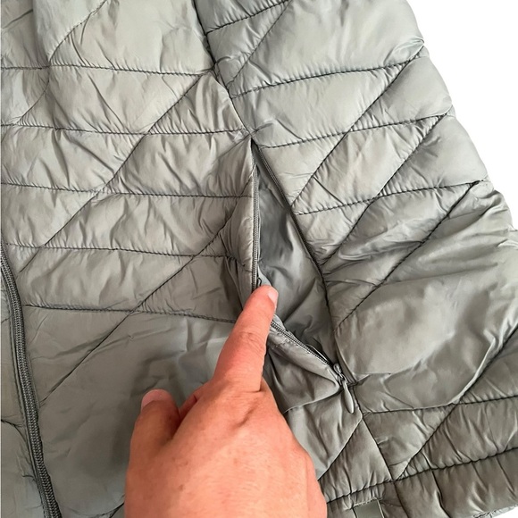 ZeroXposur Women's Light Sage Quilted Vest - Picture 2 of 4